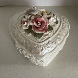 VTG 1990s Large Capodimonte Style Shabby Cottagecore Heart Trinket /Jewelry Box